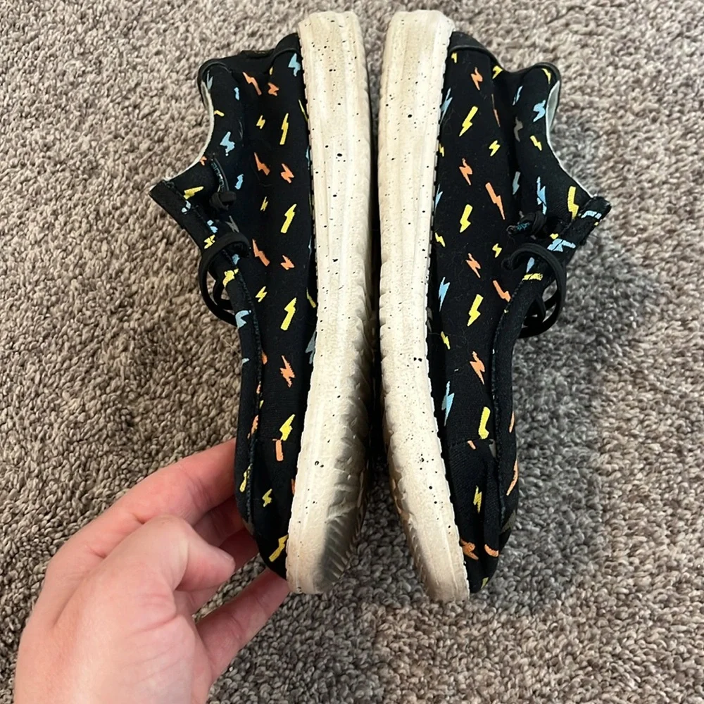 Hey Dudes Wally Youth Black Flash Size Youth 5/6